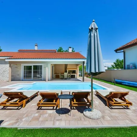 Near The With Heated Pool - Ta Leut Agency
