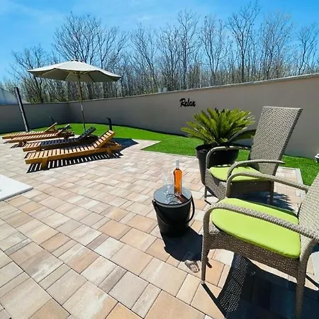 Near The With Heated Pool - Ta Leut Agency Privlaka (Zadar)