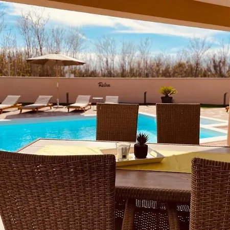 Near The With Heated Pool - Ta Leut Agency Privlaka (Zadar)