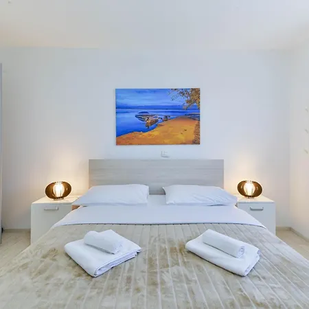 Near The With Heated Pool - Ta Leut Agency Privlaka (Zadar)