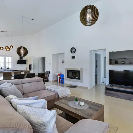 Near The With Heated Pool - Ta Leut Agency Villa