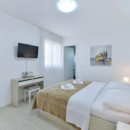 Near The With Heated Pool - Ta Leut Agency Privlaka (Zadar)
