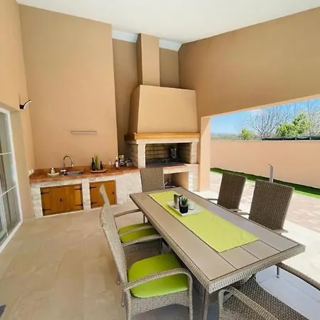 Near The With Heated Pool - Ta Leut Agency *